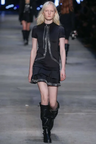 Look 14